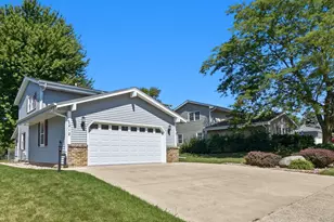 2212 Allen Ln, Waukesha, WI 53186 - Photo 3