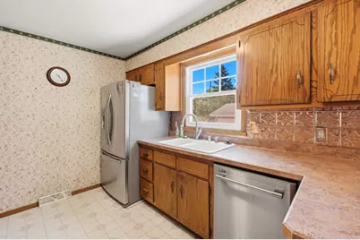 2212  Allen Ln, Waukesha, WI 53186 - Photo 11
