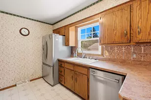2212 Allen Ln, Waukesha, WI 53186 - Photo 11