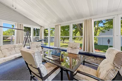 2212  Allen Ln, Waukesha, WI 53186 - Photo 5