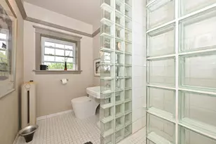 2230 E Bradford Ave, Milwaukee, WI 53211 - Photo 25