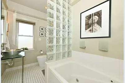 2230 E Bradford Ave #H, Milwaukee, WI 53211 - Photo 21