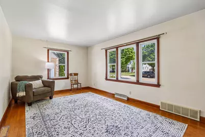2879 S 91st St, West Allis, WI 53227 - Photo 3