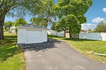 2879 S 91st St, West Allis, WI 53227 - Photo 25