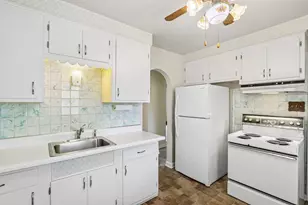 2879 S 91st St, West Allis, WI 53227 - Photo 11