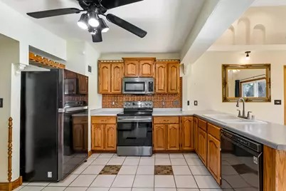 2828 N 89th St, Milwaukee, WI 53222 - Photo 13