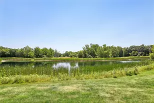 N17W26422 Meadowgrass Circle, Pewaukee, WI 53072 - Photo 31