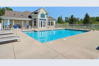 N17W26422  Meadowgrass Cir #E, Pewaukee, WI 53072 - Photo 3