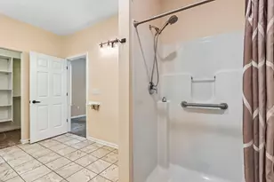 N17W26422 Meadowgrass Circle, Pewaukee, WI 53072 - Photo 21