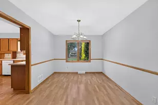 3805 Glencoe Dr, Racine, WI 53403 - Photo 9