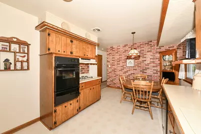 5647 S Lorene Ave, Milwaukee, WI 53221 - Photo 9