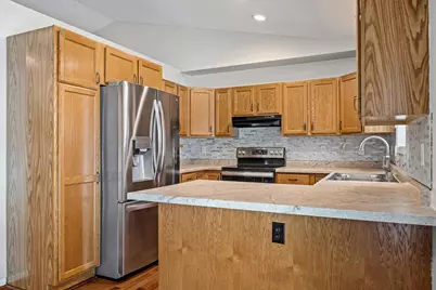 749  Troy St, Onalaska, WI 54650 - Photo 9