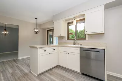 2985 S 126th St, New Berlin, WI 53151 - Photo 5