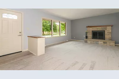 2985 S 126th St, New Berlin, WI 53151 - Photo 9