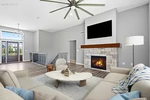 10163 S Woodside Ct, Franklin, WI 53132 - Photo 11