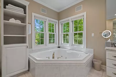 N29W30593  Foxwood Dr, Delafield, WI 53072 - Photo 35