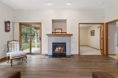 W240N2365 E Parkway Meadow Cir #A, Pewaukee, WI 53072 - Photo 9