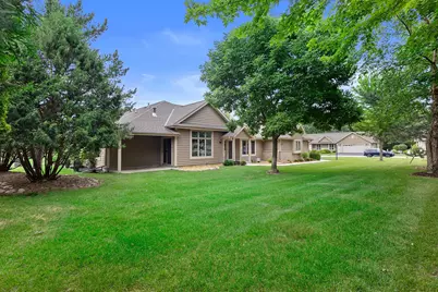 W240N2365 E Parkway Meadow Cir #A, Pewaukee, WI 53072 - Photo 27