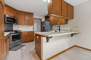 W240N2365 E Parkway Meadow Cir, Pewaukee, WI 53072 - Photo 15