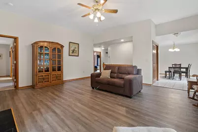 W240N2365 E Parkway Meadow Cir #A, Pewaukee, WI 53072 - Photo 7
