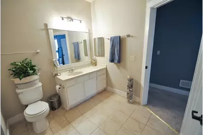 15295 W Library Ln #213, New Berlin, WI 53151 - Photo 9