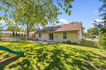 7116 W Carpenter Ave, Greenfield, WI 53220 - Photo 27