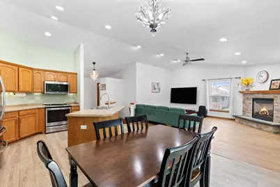 7116 W Carpenter Ave, Greenfield, WI 53220 - Photo 5