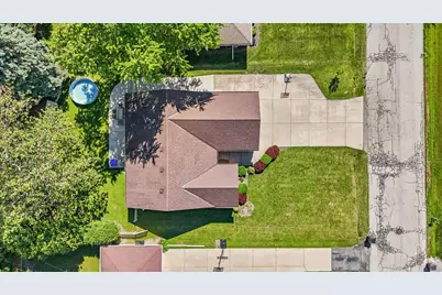 7116 W Carpenter Ave, Greenfield, WI 53220 - Photo 33