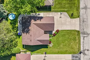 7116 W Carpenter Ave, Greenfield, WI 53220 - Photo 33