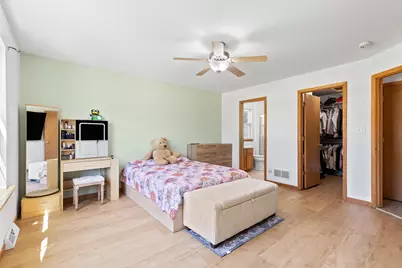 7116 W Carpenter Ave, Greenfield, WI 53220 - Photo 13