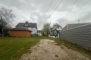 212 W Center St, Milwaukee, WI 53212 - Photo 11