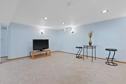 9709 W Morgan Ave, Milwaukee, WI 53228 - Photo 23