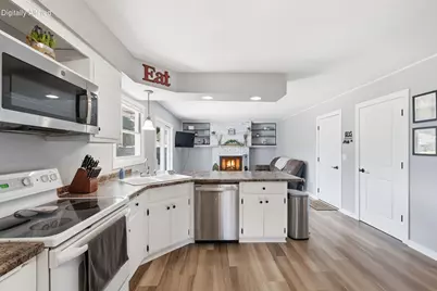 1119  Dogwood Ln, Waukesha, WI 53189 - Photo 9