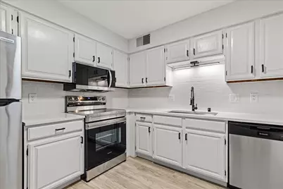 1906 E Shorewood Blvd #149, Shorewood, WI 53211 - Photo 7