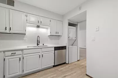 1906 E Shorewood Blvd #149, Shorewood, WI 53211 - Photo 9