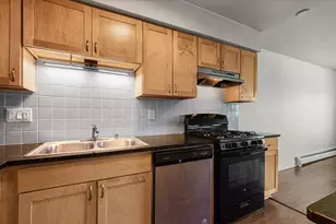 2121 N Cambridge Ave, Milwaukee, WI 53202 - Photo 9
