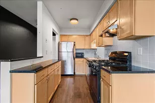 2121 N Cambridge Ave, Milwaukee, WI 53202 - Photo 5
