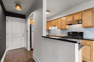 2121 N Cambridge Ave, Milwaukee, WI 53202 - Photo 5