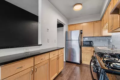 2121 N Cambridge Ave #302, Milwaukee, WI 53202 - Photo 7