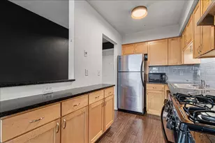 2121 N Cambridge Ave, Milwaukee, WI 53202 - Photo 7