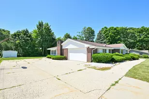 17925 Redvere Dr, Brookfield, WI 53045 - Photo 3