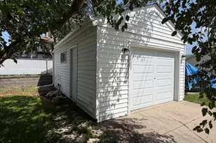 2328 S 77th St, West Allis, WI 53219 - Photo 25