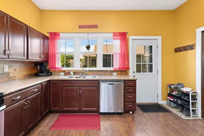 1406  Charles St, La Crosse, WI 54603 - Photo 9