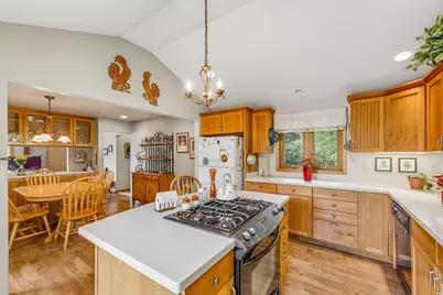 W169N8570  Sheridan Dr, Menomonee Falls, WI 53051 - Photo 7