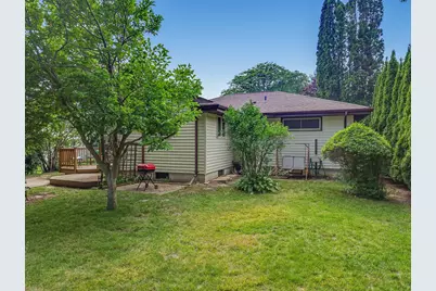 W169N8570  Sheridan Dr, Menomonee Falls, WI 53051 - Photo 19