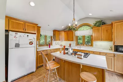 W169N8570  Sheridan Dr, Menomonee Falls, WI 53051 - Photo 3