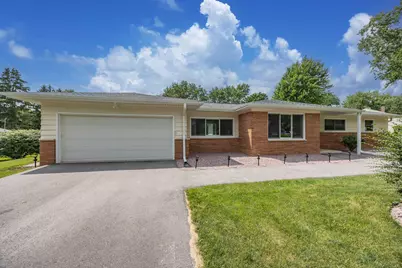 W156N5709  Cheryln Dr, Menomonee Falls, WI 53051 - Photo 3