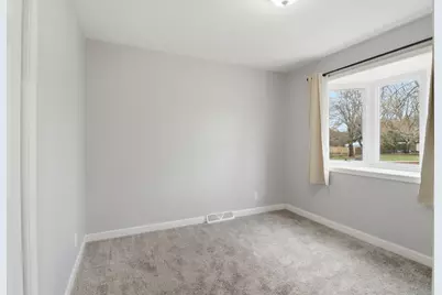10415  22nd Ave, Pleasant Prairie, WI 53158 - Photo 13