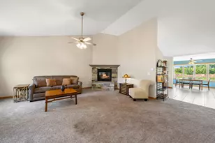 211 Windmill Ln, Walworth, WI 53184 - Photo 7