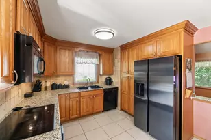 255 Willow Dr, Hartland, WI 53029 - Photo 9